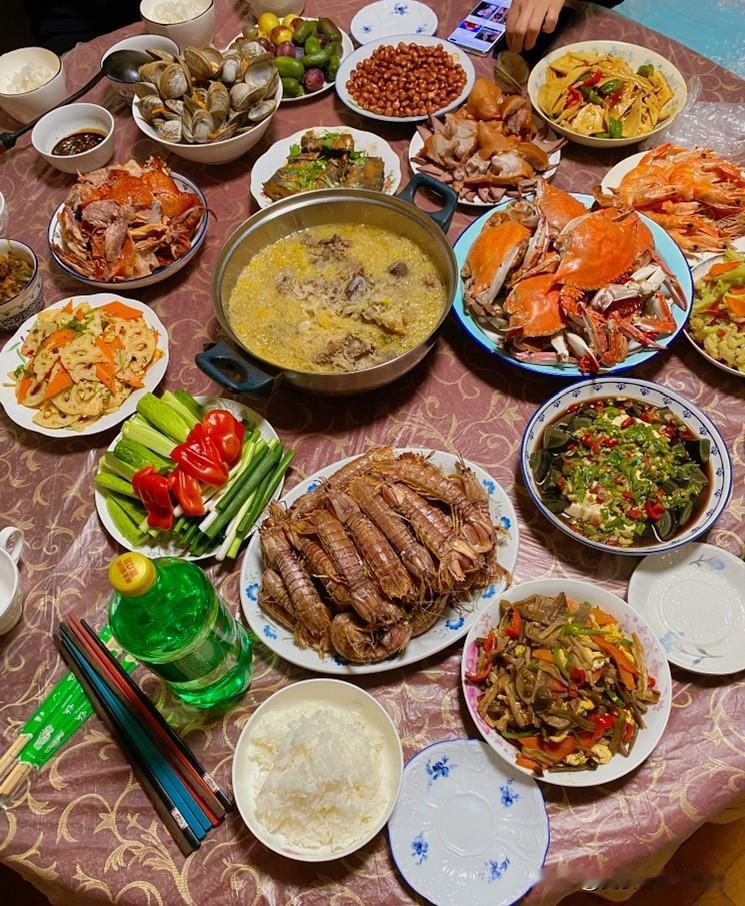昨天9月23日是秋分，这一天白天和黑夜一样长。民间有不少有意思的习俗，最出名