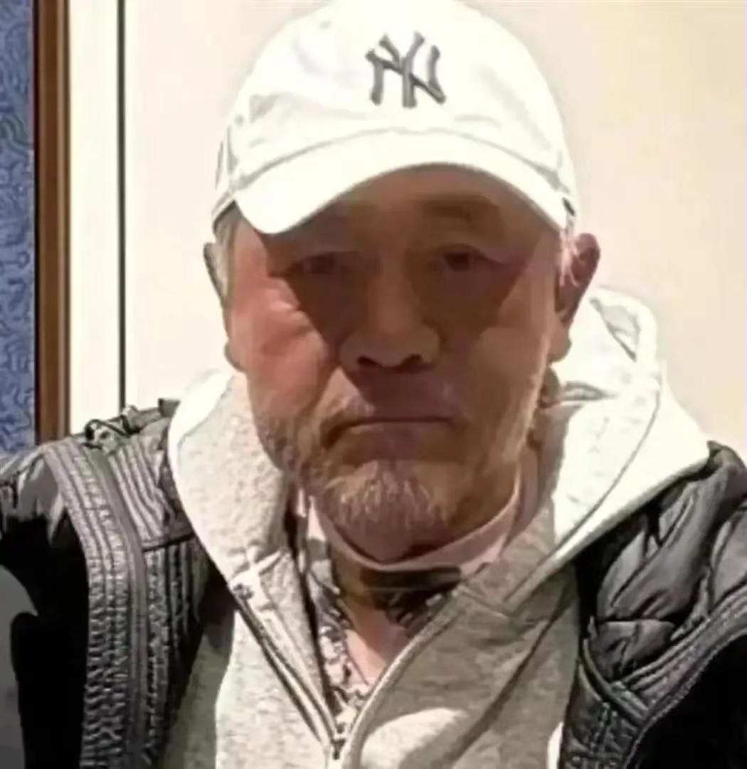 原来，明星家也有这烦心事儿。说是在一次私人聚会上，明星陈宝国挨个向聚会的敬酒，求