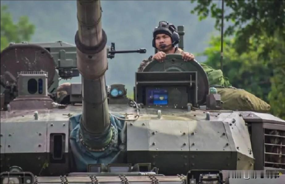 泰柬冲突期间，泰军列装的中国VT-4主战坦克出现首次战损。泰网流传的现场照片显示