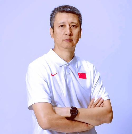 中国男篮只需做出一点改变，便能在世预赛第二阶段突出重围！不知从何时起，中国男