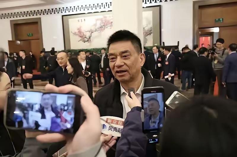 全国政协委员刘永好刚放这话，网上就炸锅了。他算了一笔账，十四亿人每人五百，国家掏