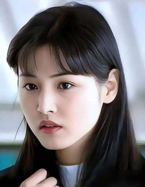 当年被鲜花铺满家门感动下嫁，张延忍了20年，终于在女儿18岁这年离了。8月26日消息证实，张延和TV