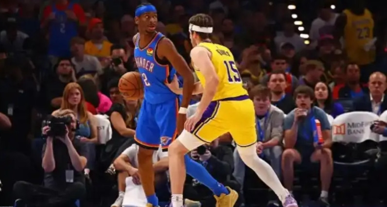 湖人这场球把里夫斯的身价打没了。湖人对雷霆队的比赛中，湖人前两场落后雷霆30分。