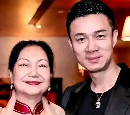 为什么S家总跟汪小菲过不去？三个女婿对比看清楚S家有三个女婿，大家都知道。许雅