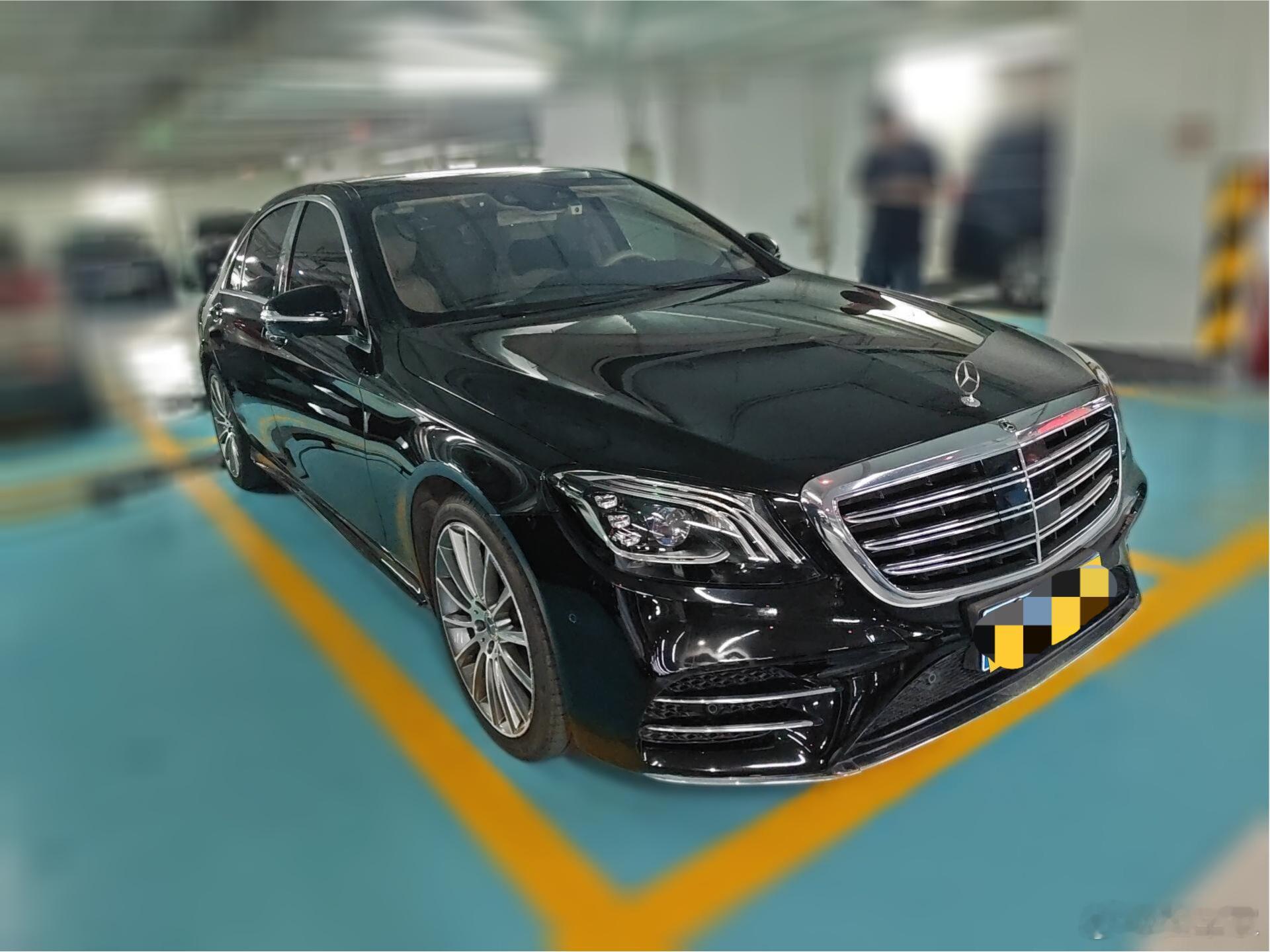 W222一代奔驰S级，当年加价20万提车，如今依旧经典！前两天验了一台奔驰S45