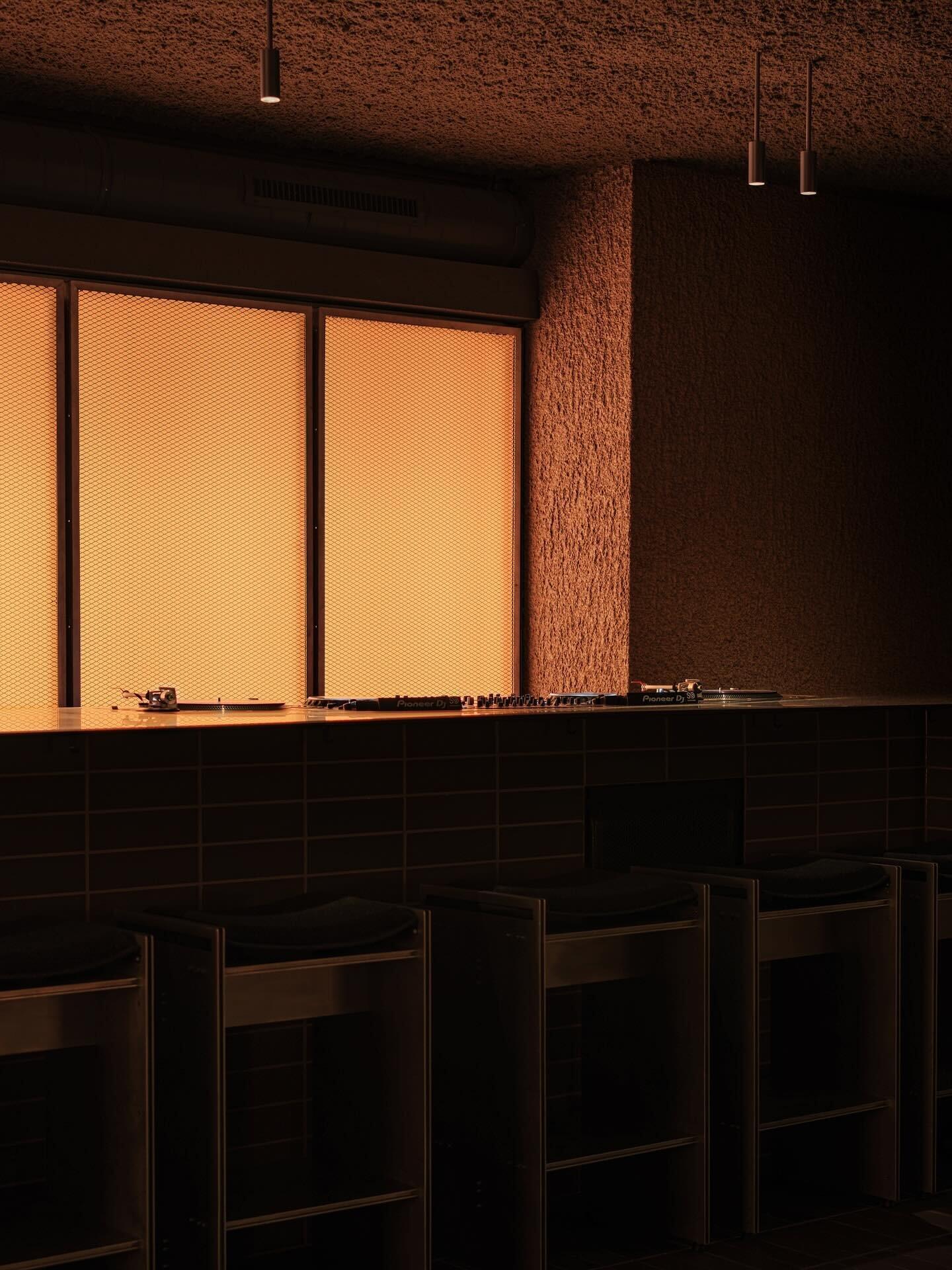 设计发声布鲁塞尔鸡尾酒吧.ErasedStudioÖkēn商业空间！