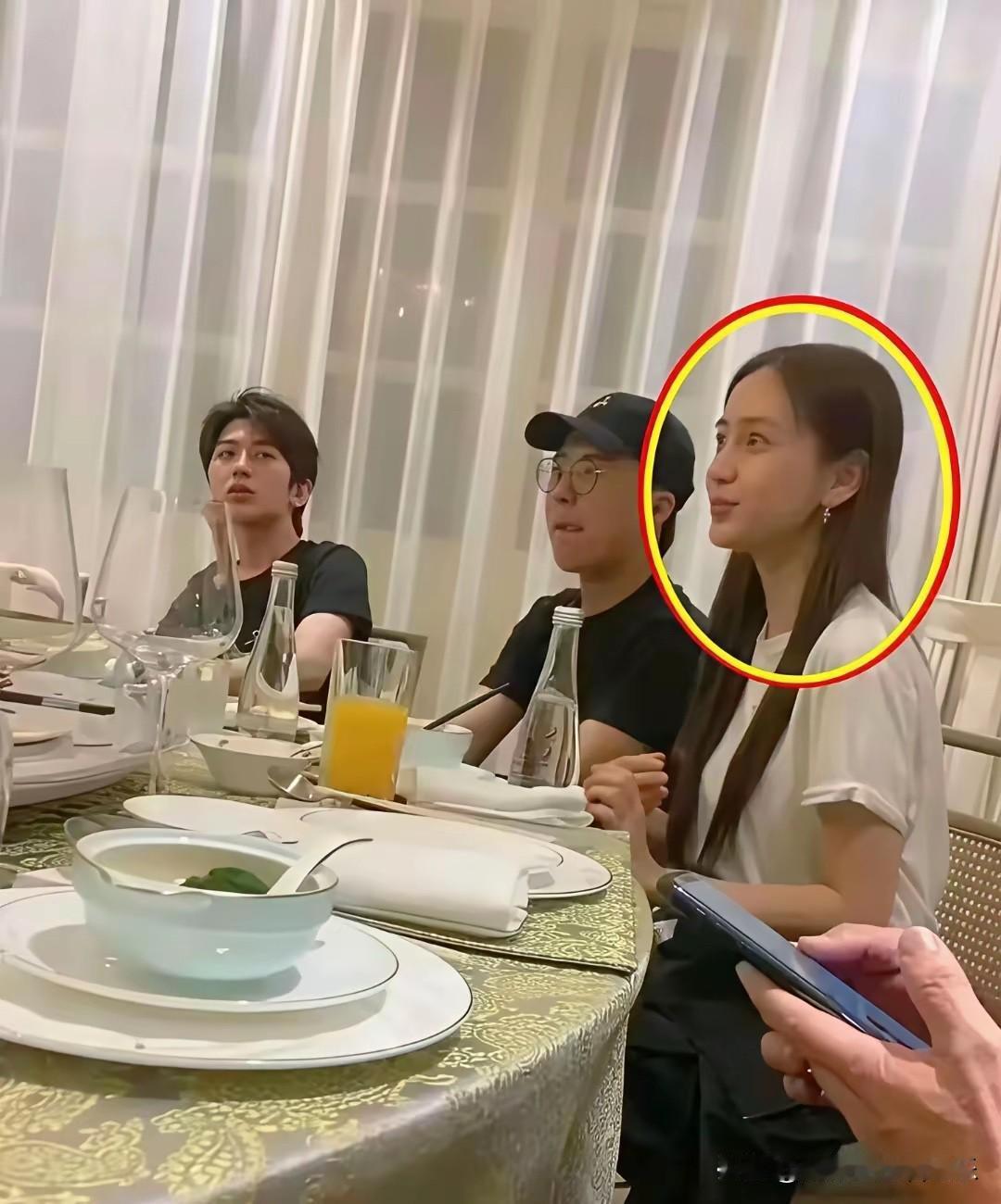 原来女明星，也要应酬陪酒的啊！[捂脸哭][捂脸哭][捂脸哭]