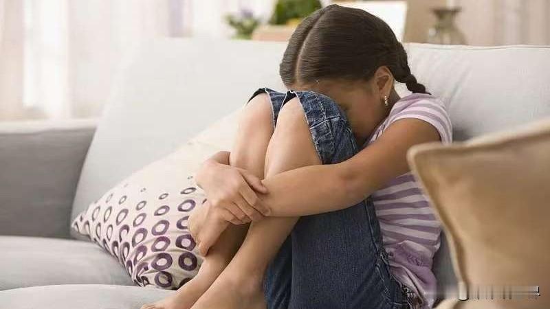 安徽蚌埠，女子发现8岁的残疾女儿频繁上厕所，去医院一检查，得知女儿下体红肿，还有