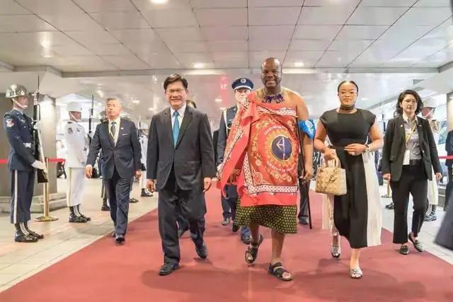 中国公民尽快撤离！我使馆紧急提醒。当前，斯威士兰安全形势复杂，电诈网赌犯罪活动猖