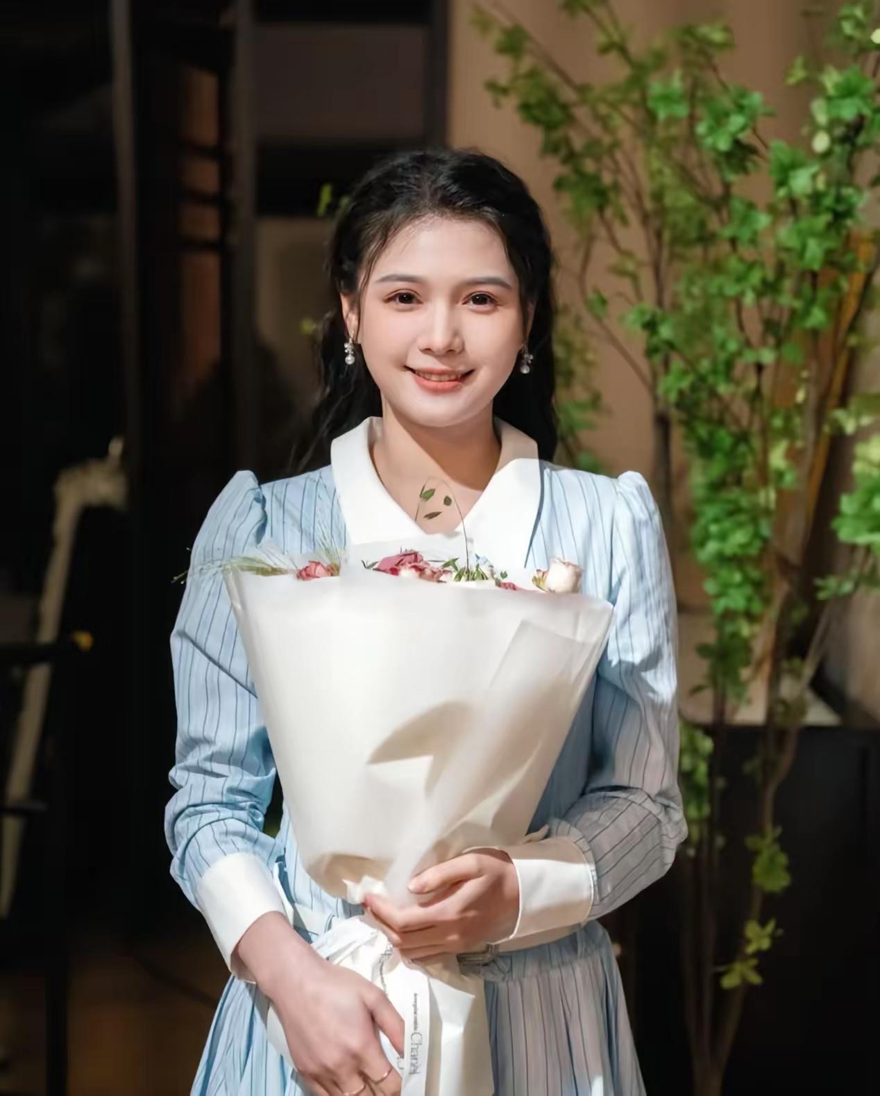 真是名气不大，架子倒不小！演了几部千金短剧，左一还真是入戏太深，把剧里千金女