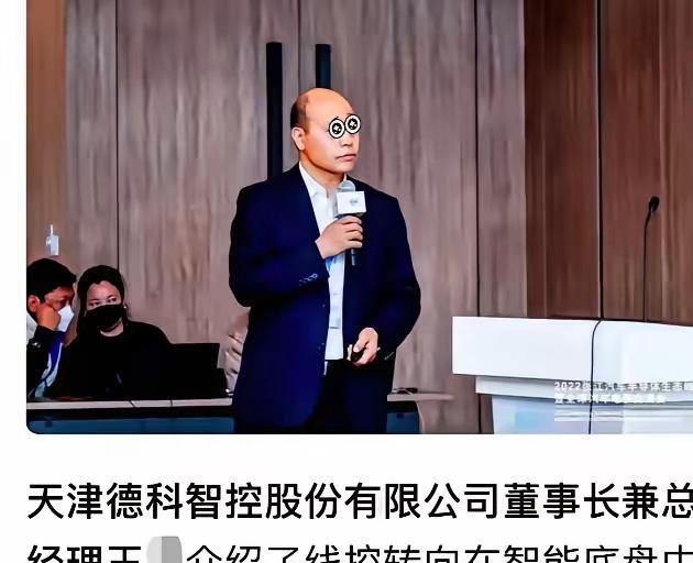 王老板和崔丽丽这事有意思，明明强奸人的是王老板，为什么网上现在有这么多人指责崔丽
