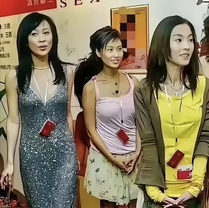 素颜的朱茵比路人还路人？根本没有人家说的那么美。这是她们3个人二十多年前的一张照