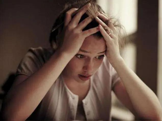 焦虑，是因为你错过！网上开始炒作大龄女性同胞焦虑了，说她们知道自己以前被毒鸡