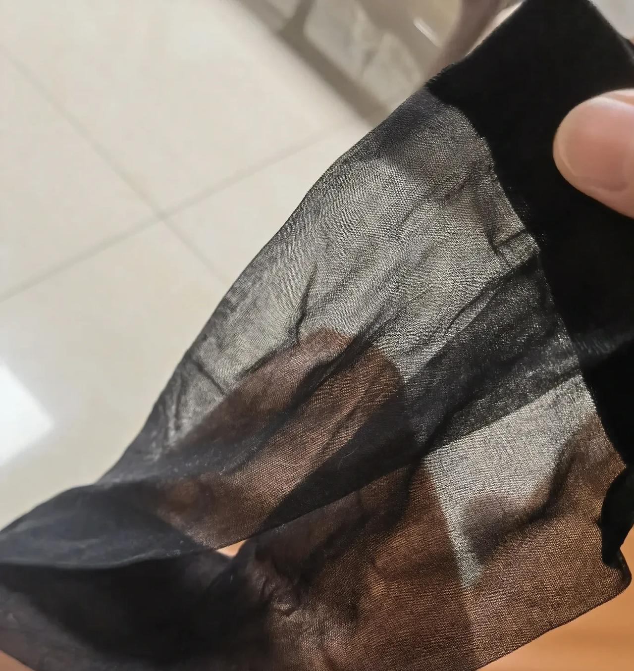 这样的丝袜，还有人穿吗？应该是前几年买的整打的黑色和肉色丝袜，这两年再也没穿过，