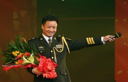 歌唱家<em>阎维文</em>被问道：“你与外交部长亲家是如何相处的？都聊些什么呢？<em>阎维文</em>说：