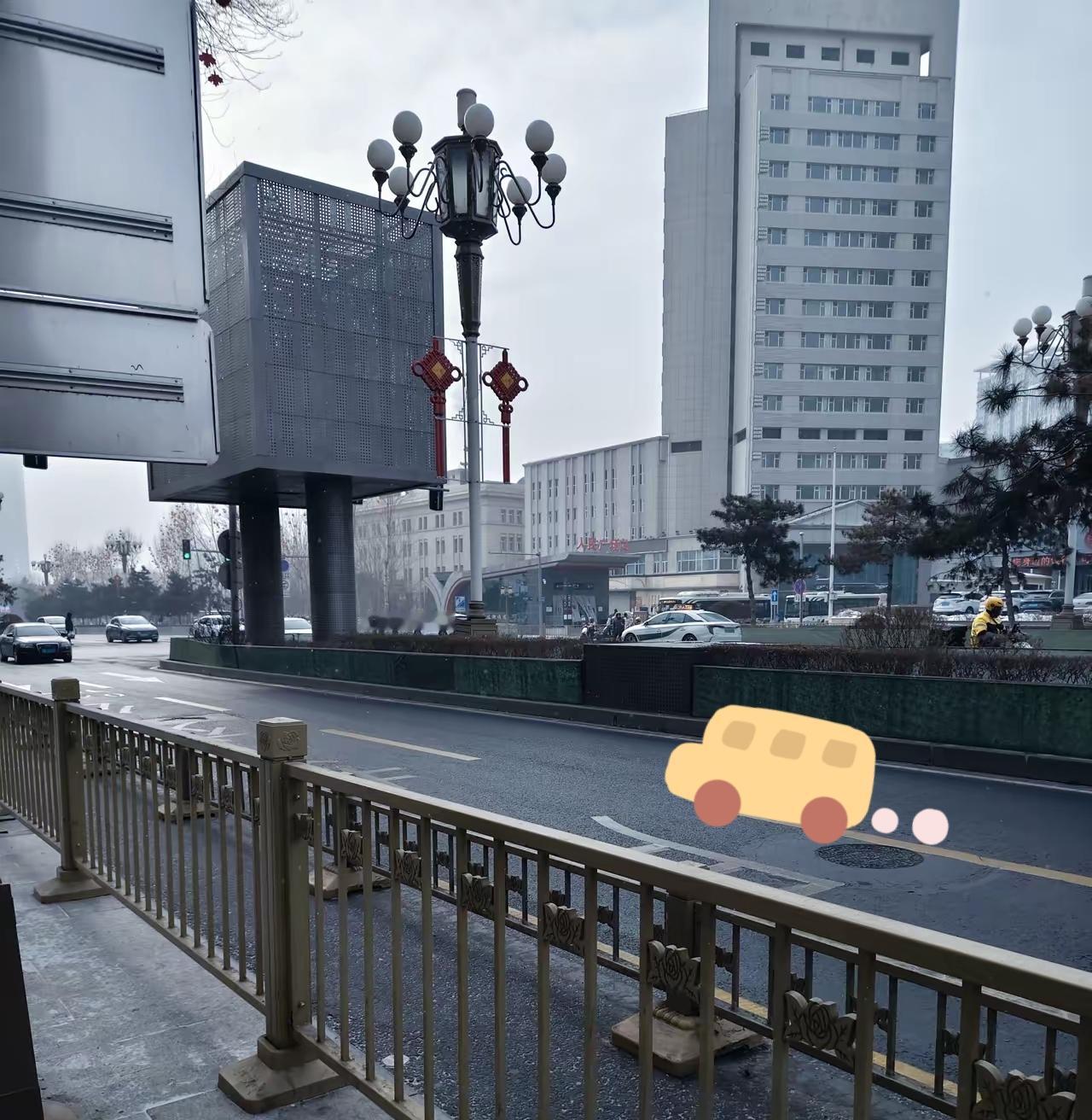 我妈总说我哥孝顺，我停了老妈的5000生活费，大哥打电话说，这个月我忘给老妈转钱