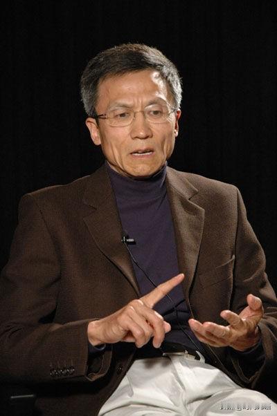 张维迎和许小年一样，他们都是知名市场经济派代表，反对产业政策反对政府干预，极力主