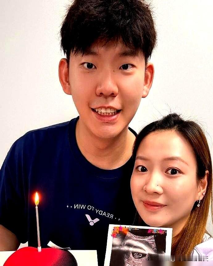 黄雅琼刘雨辰刚把怀孕的喜讯放出来，评论区最先冲上来的，不是祝福套话，而是王懿律那