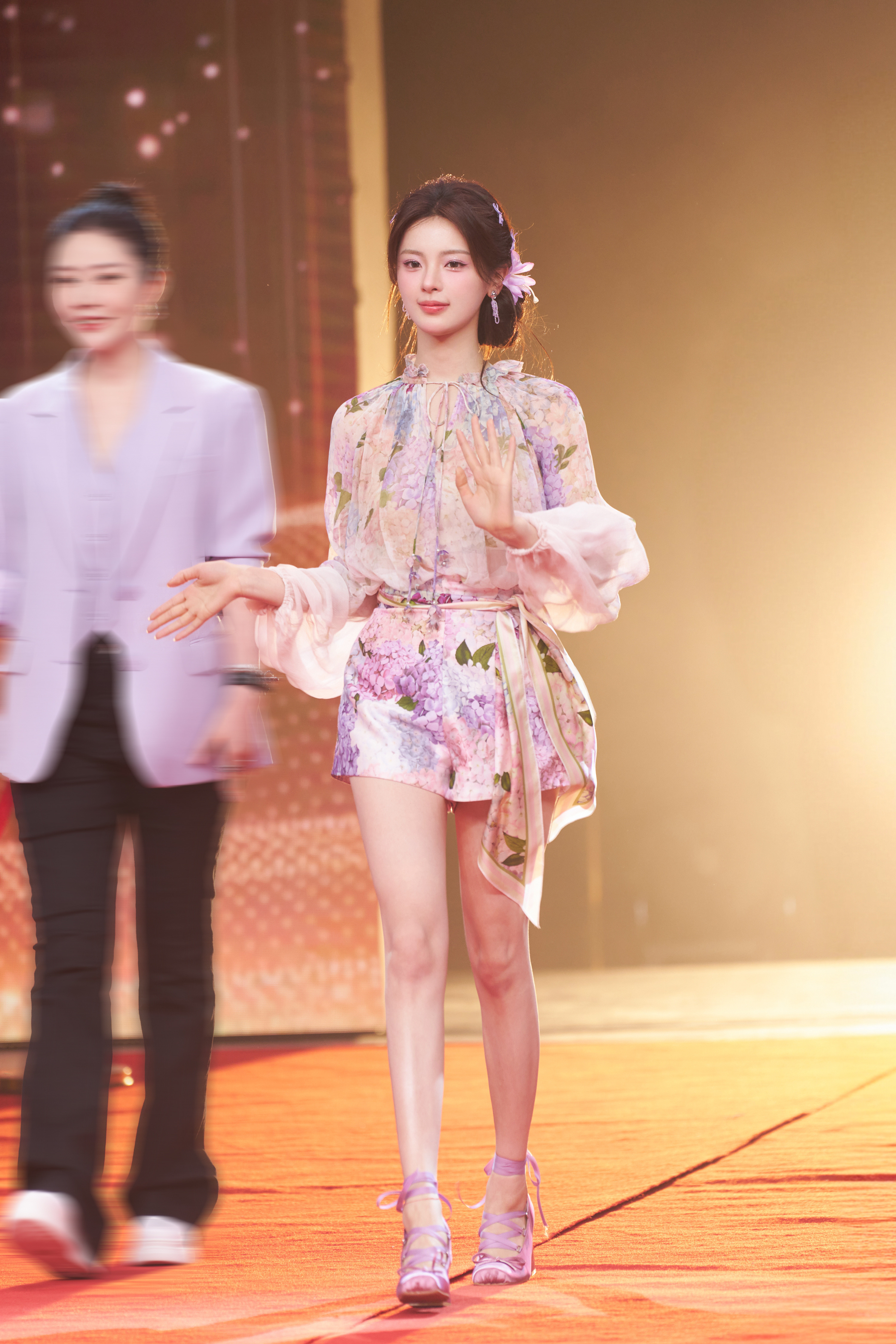 杨超越虎鲸在复制粘贴的时代，你是手写的诗