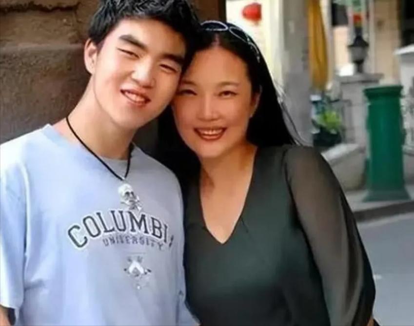 1988年，武汉一女教师，新婚后不久怀孕，不料，孩子刚出生，丈夫竟然脸色大变说“