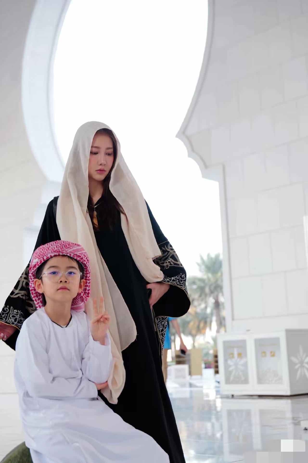 看到弦子一家在中东的遭遇，我真是感慨万千……原本是去享受诗与远方的，结果差点