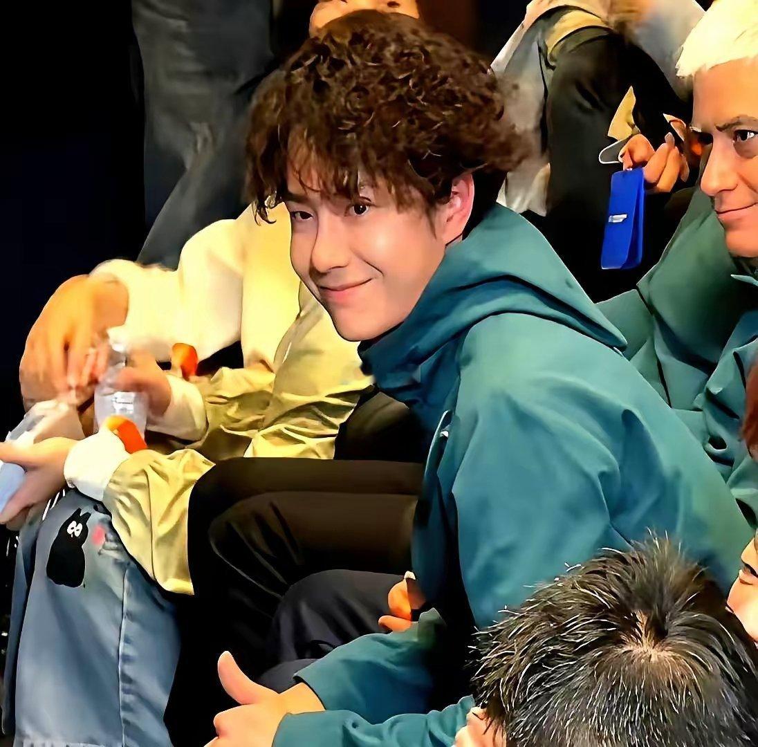 王一博这种做事风格，放现实里早被开除了吧？在《这就是街舞》里，他直接点出选手动作