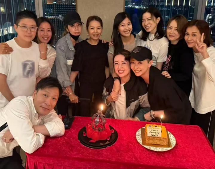 钟丽淇情况不容乐观啊，闺蜜们轮番探望，感觉她们都快哭了……自从钟丽淇突然住进