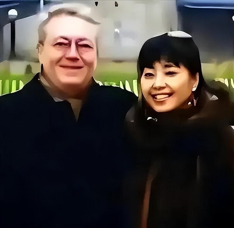 殷秀梅二婚风光嫁给法国贵族菲利普，本以为是跨国童话，谁料十年后洋丈夫一纸调令被召