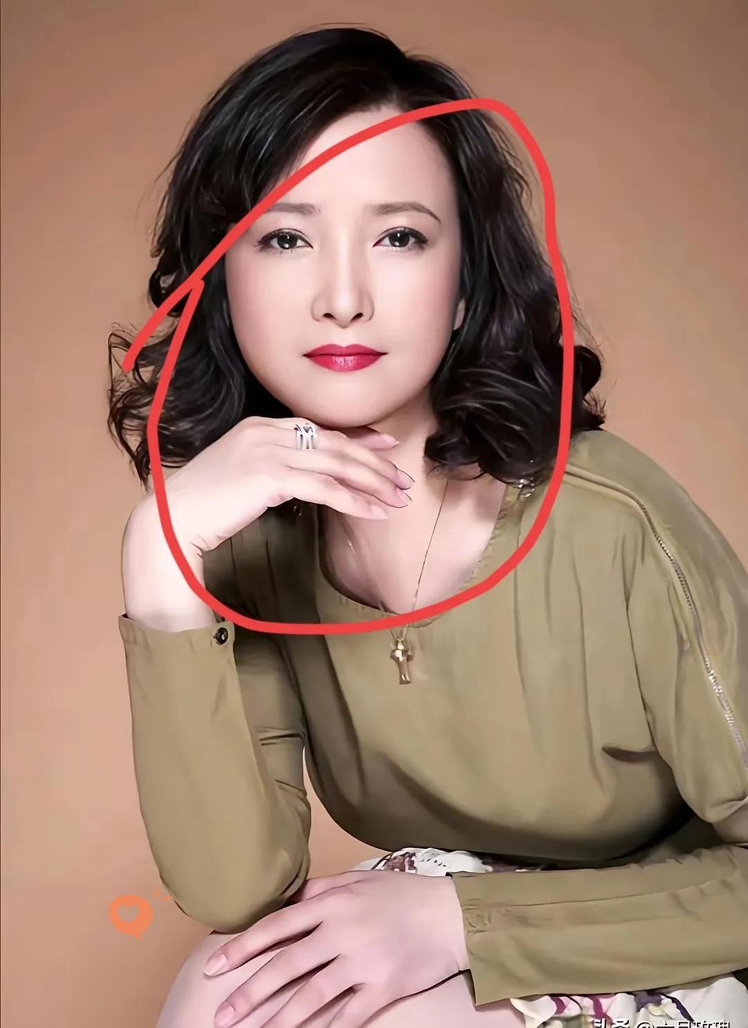 唐国强打了整个娱乐圈的脸。你发现没？何晴生病后，某些前任和好友集体“缺席”。