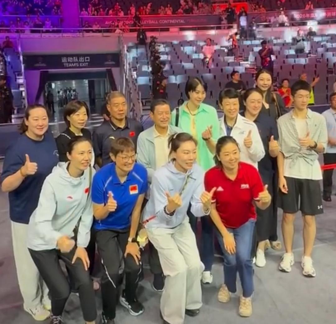 8月29号的比赛，现场去了好多“黄金白银”一代功勋教练和球员，另外袁心玥也去了，