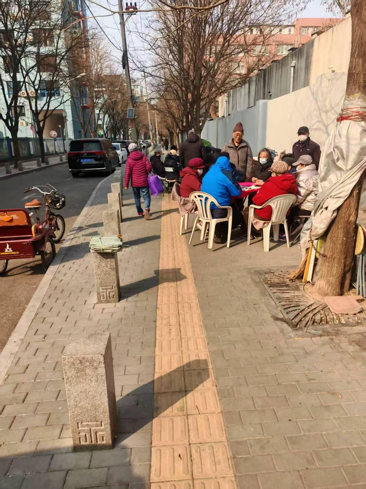 太松弛了吧大爷大妈，就是有点占到[捂脸哭][捂脸哭]这种情况您是提意见还是看