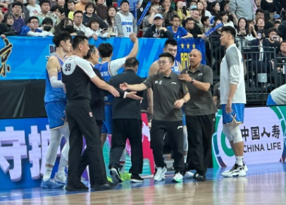 CBA裁判年审结果已出炉，37人参加，22人被刷，其中还包括“知名裁判”闫军、杨