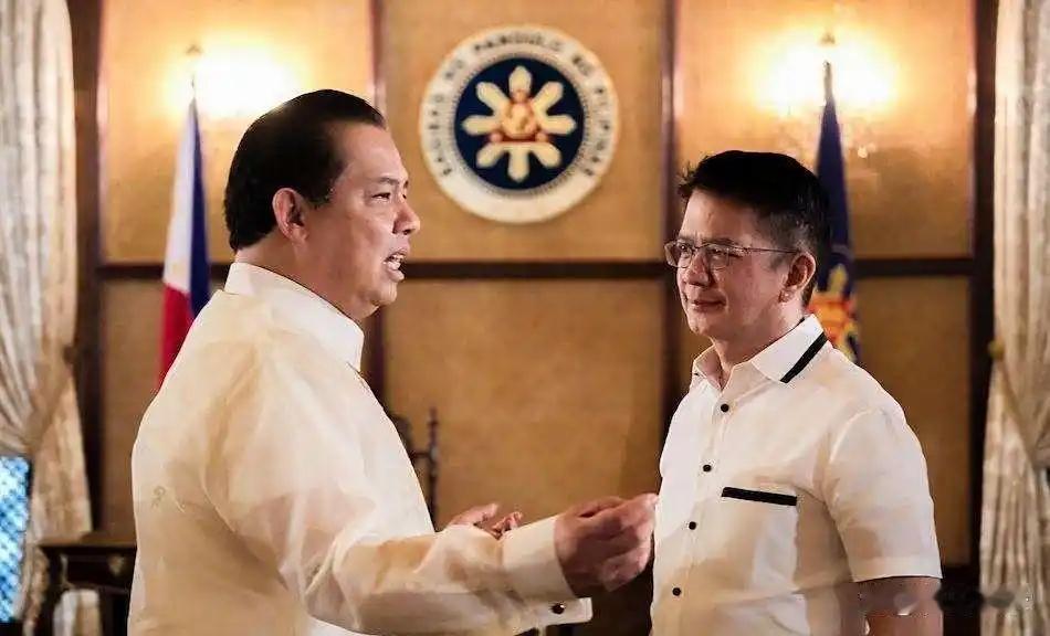 罗穆亚尔德斯算得上是菲宾律的大反派，他在推动莎拉弹劾案时起到关键性的作用，表面上