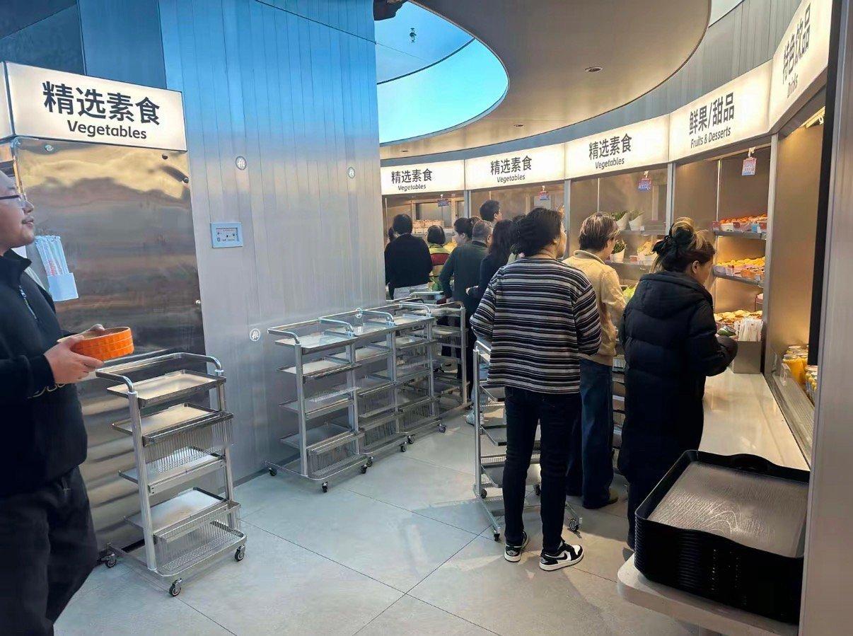 海底捞有自助版本了但是他这个不是放题人均还是挺贵的