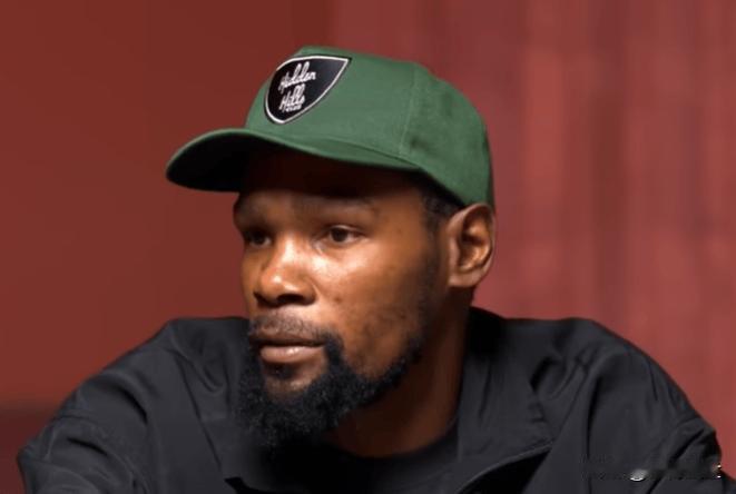 杜兰特这番话太有个性了。近日他在播客节目里直言,如果完全不在轮换阵容,自己可不是