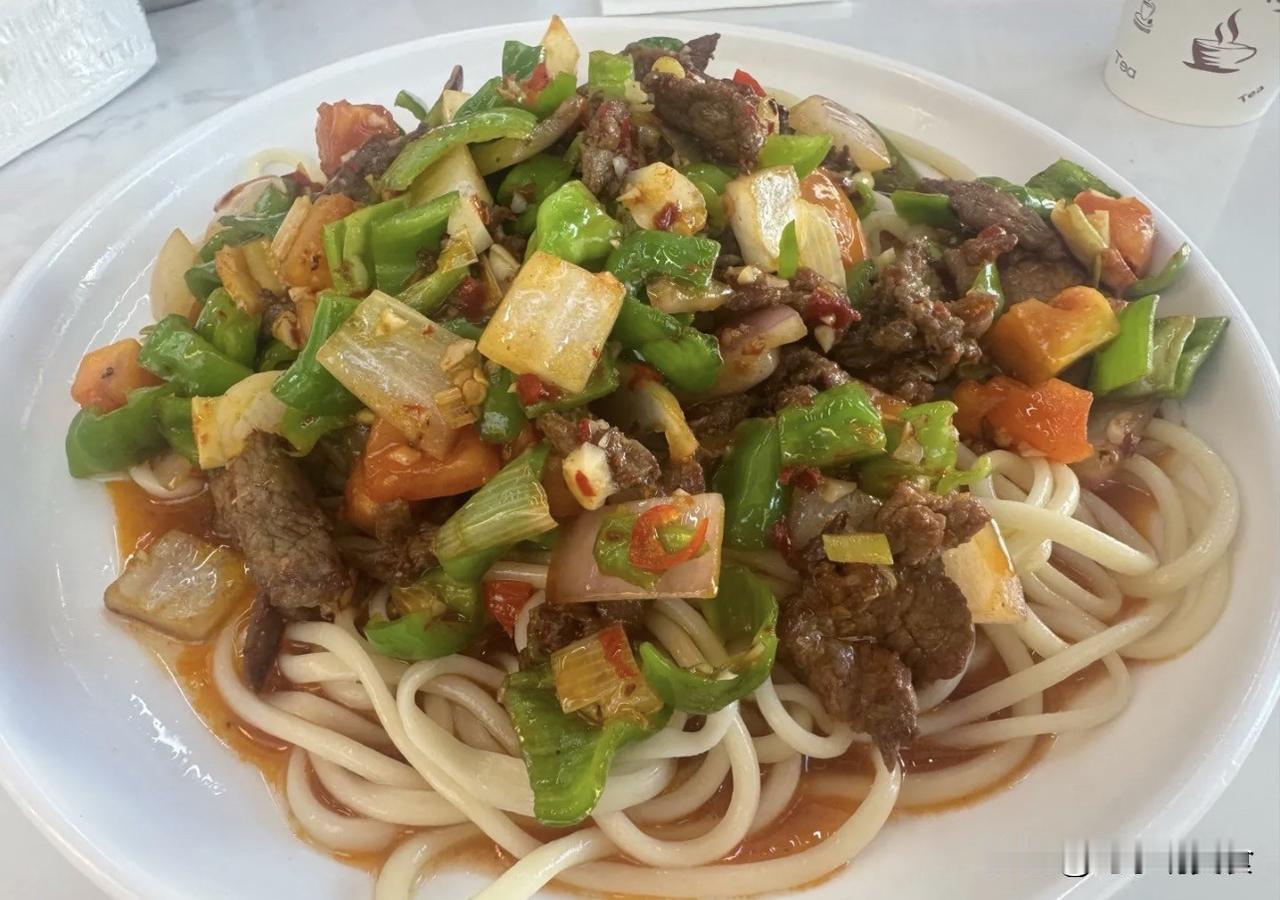 现在的拌面味道越来越不行，老店才是王道最近在乌鲁木齐吃拌面深有感触，市面上二