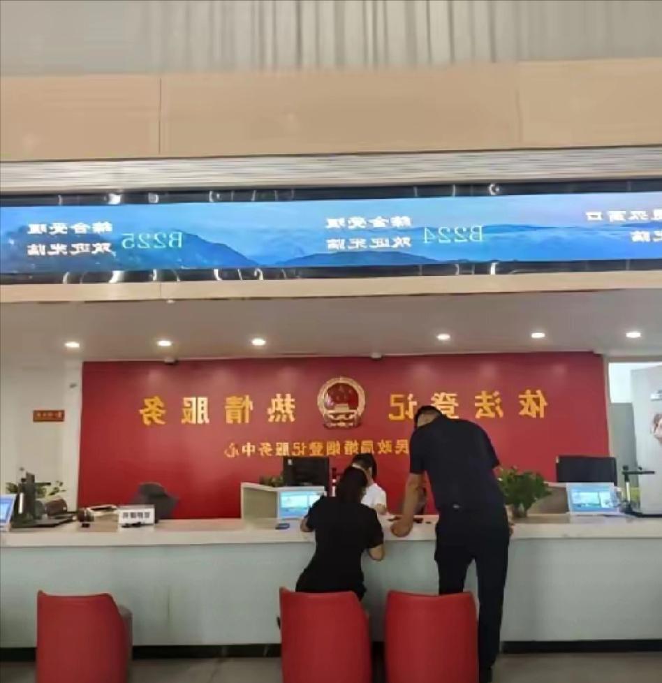 这就是命啊！3月5日，一对夫妻闹离婚，在去民政局的路上，妻子突然不舒服，恶心呕吐