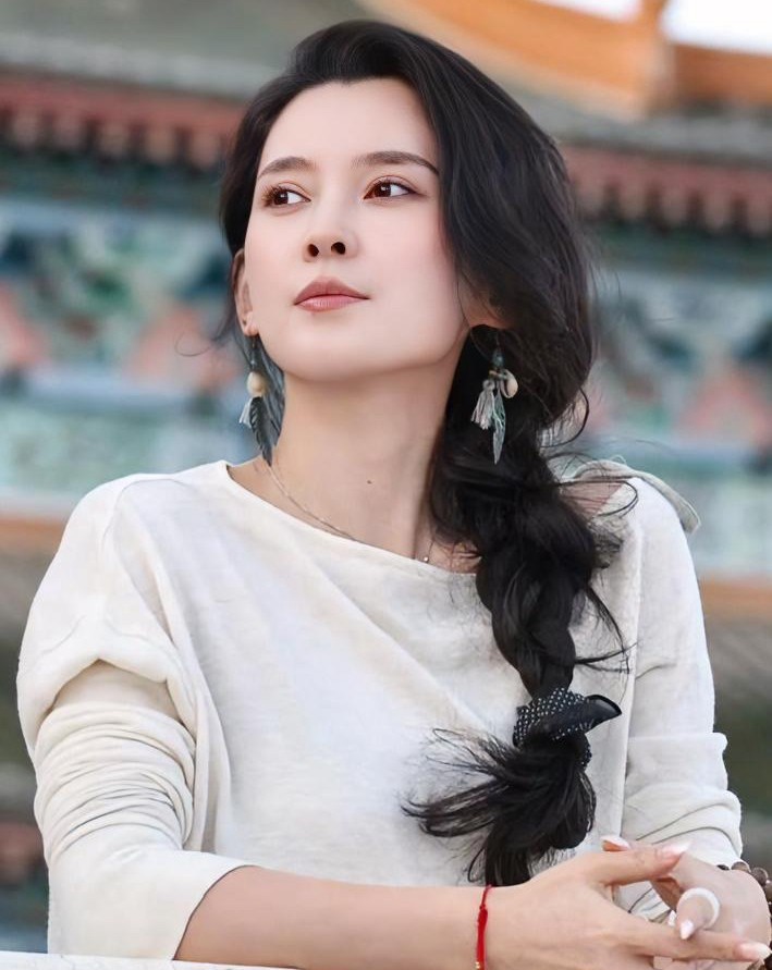 终于明白森林北为啥会看上汪峰了！汪峰一个几婚男，森林北为啥会看上他？今早