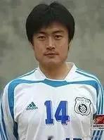 还记得这位实德队的名宿么？他出生于1981年，从大连毅腾青训出道，1999年进入