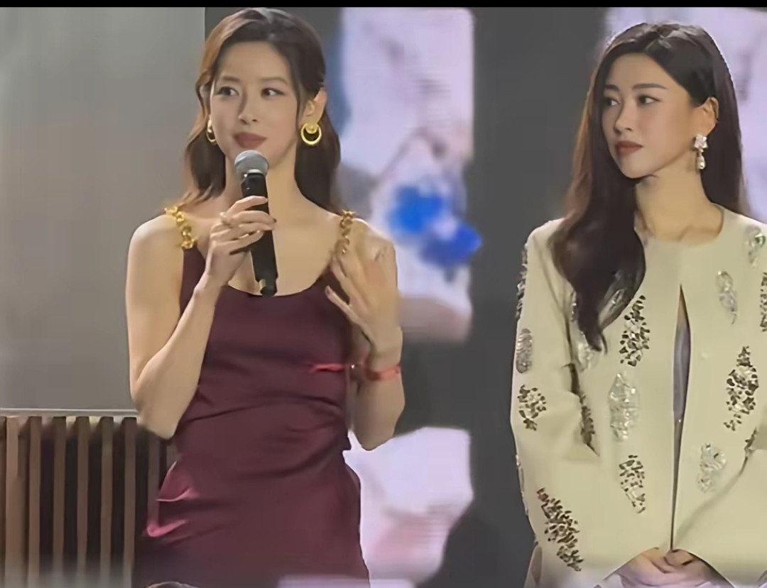 今天，全网都在比较这两个美女哪个更美说实话，拿出哪一个来都是人间绝...