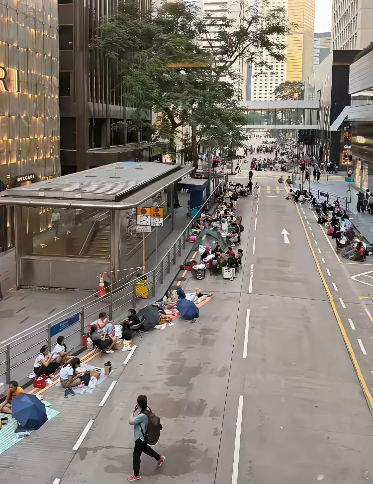 香港菲佣的假日，这要是大陆人还不知怎么被歧视呢！