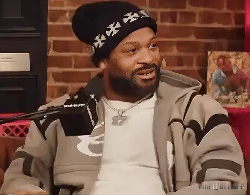 火箭旧将塔克真是语出惊人啊！今日，塔克在一档播客节目中谈到亚历山大时说道：“