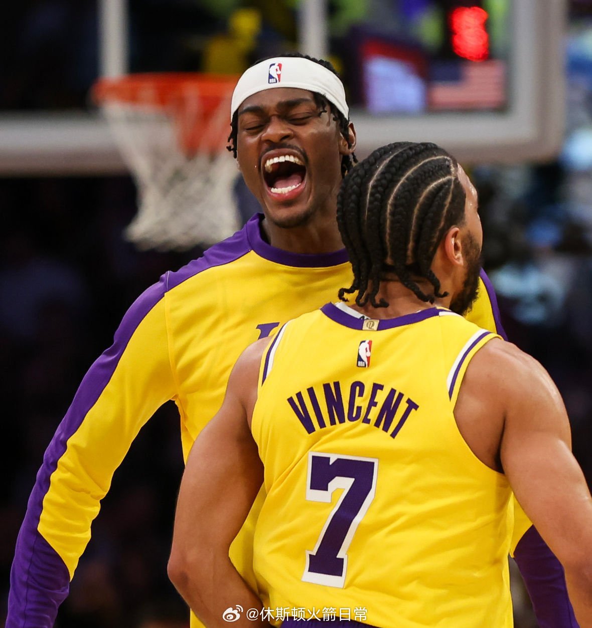 据KevinOConnor报道，湖人队正考虑将加布·文森特和贾里德·范德比尔特