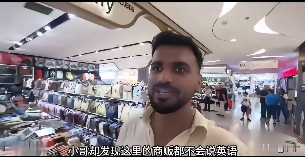 印度高种姓来华第一课，居然是学会排队，有印度高种姓吃饭不排队，被店主要求排