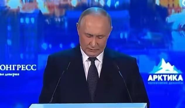 记者问普京对美国购买格陵兰岛的看法。普京说，这种行为，指购买土地，在美国历史上并