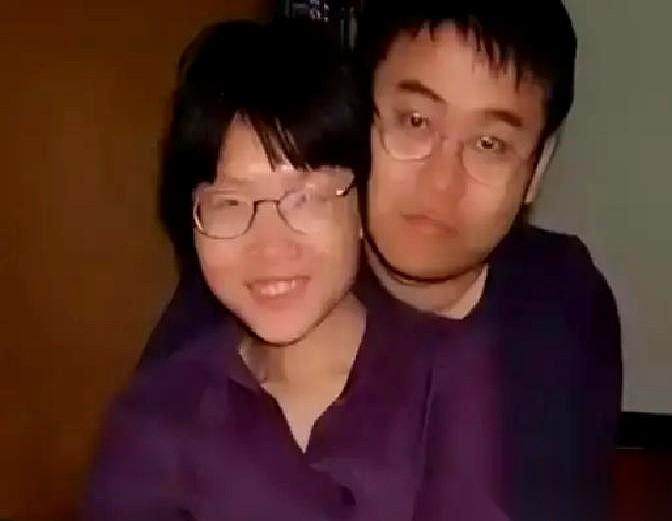 2005年8月20日凌晨，清华女硕士陈丹蕾在美国用一把装了消音器的手枪打死了熟睡