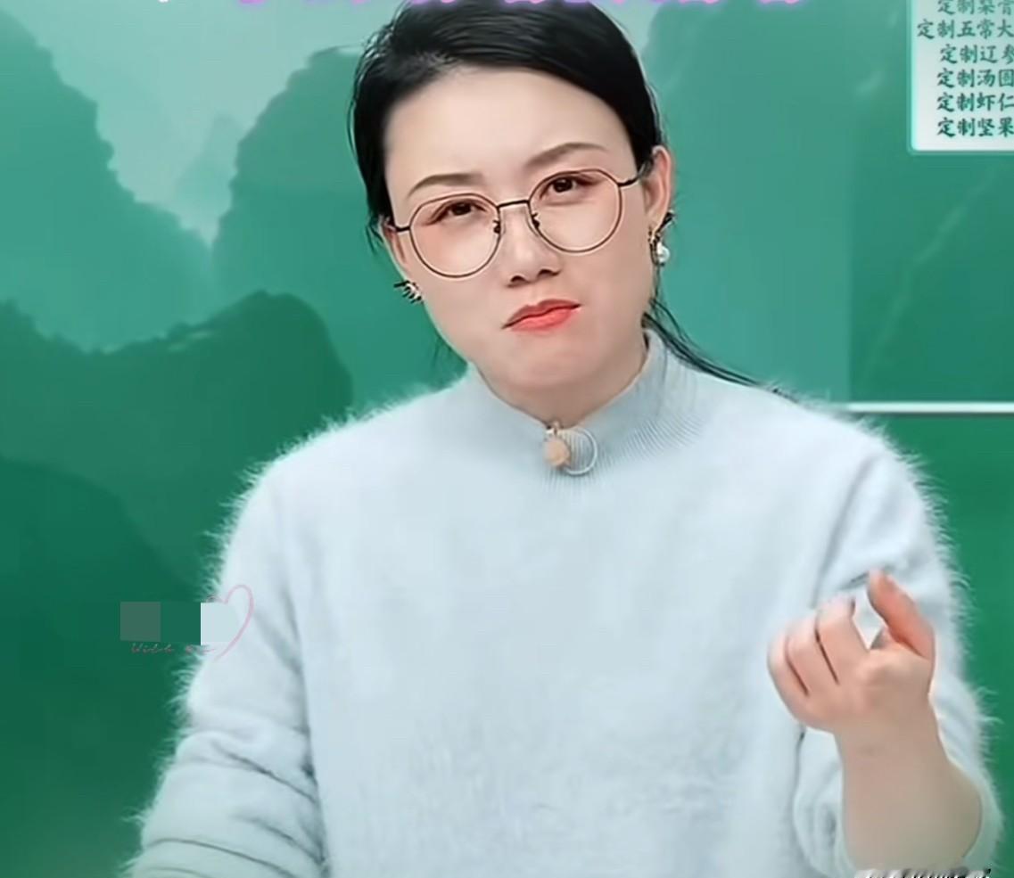 家里有娃的注意了，一个可怕的现象正在蔓延：孩子宁愿不写作业，也要蹲守董宇辉的直播