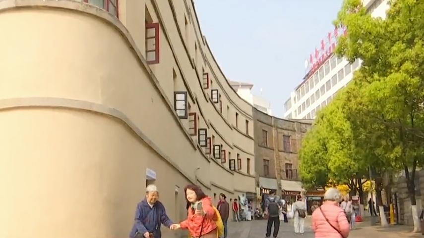 🔥银发潮涌春城！昆明春日成长辈康养天堂。全国银发族扎堆昆明！15-25℃暖阳