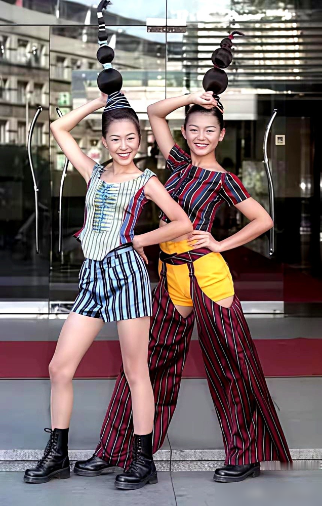 琼瑶当年挑女主角，看了大S一眼就摇头，说她长相太倔，演不了苦情戏。你看她挑中的蒋勤勤，亲自赐名水灵，