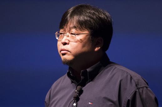 罗永浩现在还在中国互联网呼风唤雨，我们每个人都有错！这个人早年在网上发表各种